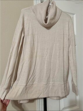 GAP Cozy Women's Cream Turtleneck Sweater